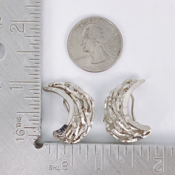 Vintage Silver Tone Modernist Abstract Openwork Crescent Moon Clip-On Earrings - Picture 10 of 10